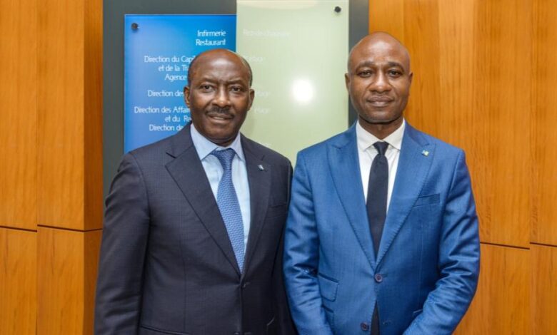 Dimitri Kévin Ndjebi (à droite), nouveau DG de BGFIBank Gabon aux côtés du PDG du Groupe BGFIBank, Henri Claude Oyima