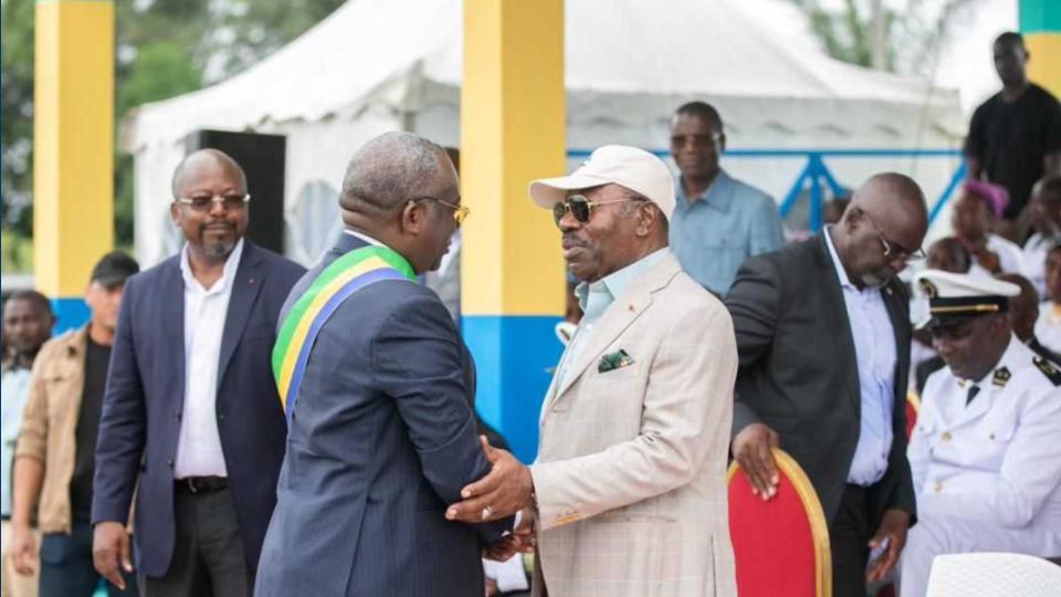Jonathna Ignoumba et Ali Bongo Ondimba après sa déclaration d'adhésion au Parti démocratique gabonais