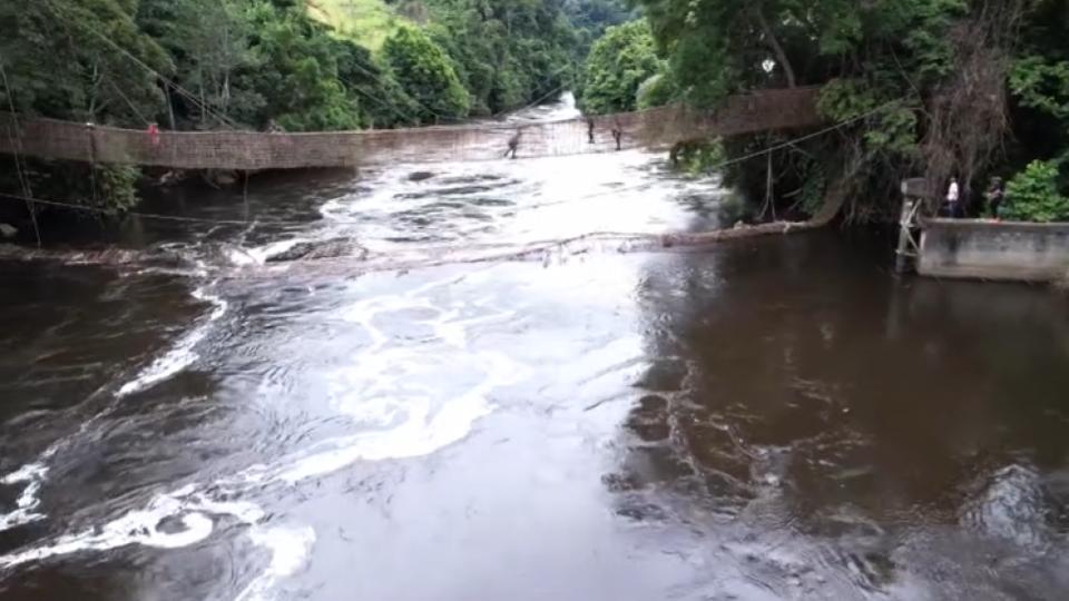 Franceville : le nouveau pont en liane de Poubara inauguré ...